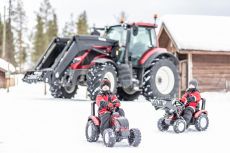 Педальный трактор с прицепом Falk 4000AB Valtra